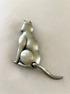Vintage JJ Jonette Pewter Toned cat Brooch with Movable Tail